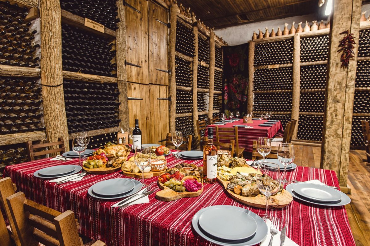 Moldovan wine and traditional food